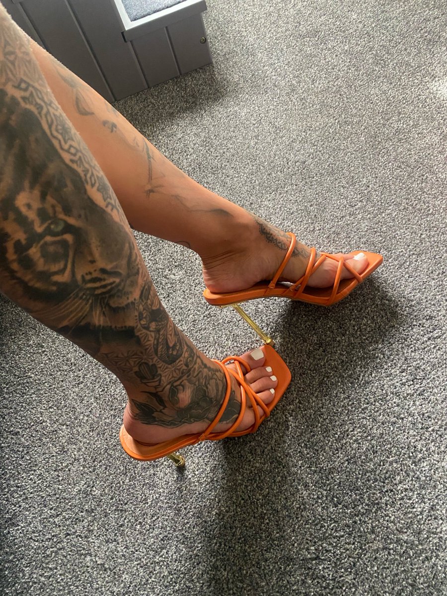 Miss_Emerald_90's tweet photo. Morning! Orange season 🧡 https://t.co/QMxg8KDaW4