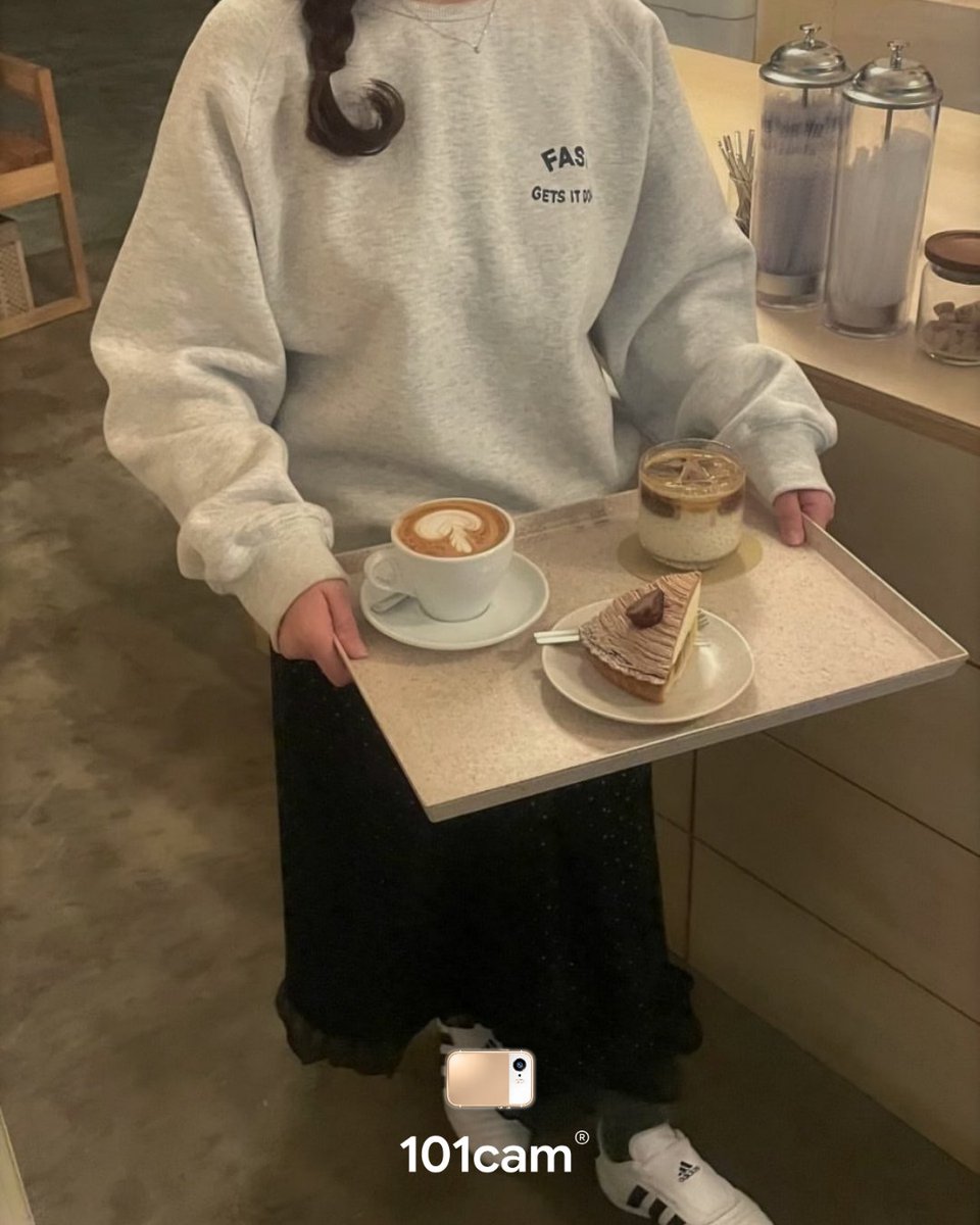 101cam_JP's tweet photo. 夜カフェの空気まで、写真に残したい☕️🌙

SEフィルターなら、やわらかな照明がふわっと滲んで、暗めの写真も味のある一枚に📷

暗い夜も、雨の日も、なんだかいい感じに。

-
 📸App Store > 101cam ダウンロード > SE フィルター
-

#101cam #カフェ https://t.co/PATi89Ai0w