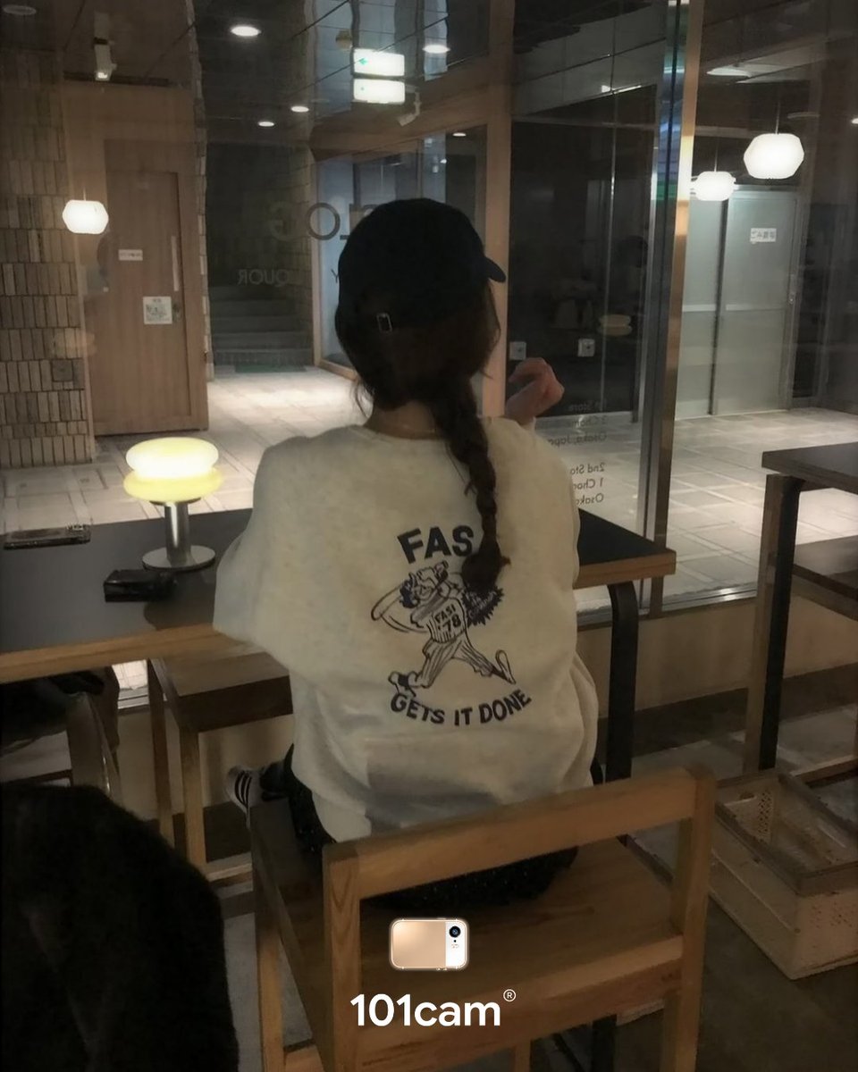 101cam_JP's tweet photo. 夜カフェの空気まで、写真に残したい☕️🌙

SEフィルターなら、やわらかな照明がふわっと滲んで、暗めの写真も味のある一枚に📷

暗い夜も、雨の日も、なんだかいい感じに。

-
 📸App Store > 101cam ダウンロード > SE フィルター
-

#101cam #カフェ https://t.co/PATi89Ai0w