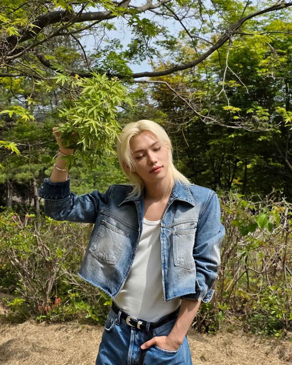 hyunlix_jeongho's tweet photo. ~๐๐ธ๐ฟ๐ฎ ๐๐ธ๐พ ๐ฌโ
ห เฃชโน ๐ท๐๐๐๐ ๐๐๐ซง
๐นญ #LeeFelix #LOVEYOU #Lixie
#Instagram #Aesthetics #SKZ
#SoapBubbles #HANDSOME
#TenderBoy #Affectionate
#YouMakeStrayKidsStay ๐นญ https://t.co/mSCMFQCiL0