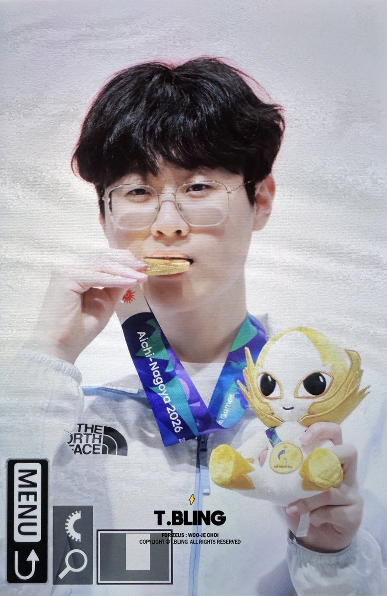 t_bling_zeus's tweet photo. 261002 금메달리스트 최우제
마지막 금메달 깨물어달라는 기자분들의 
요청에 금메달을 깨물며 착실히 인형도 보여줌 https://t.co/PVxqXfWb81