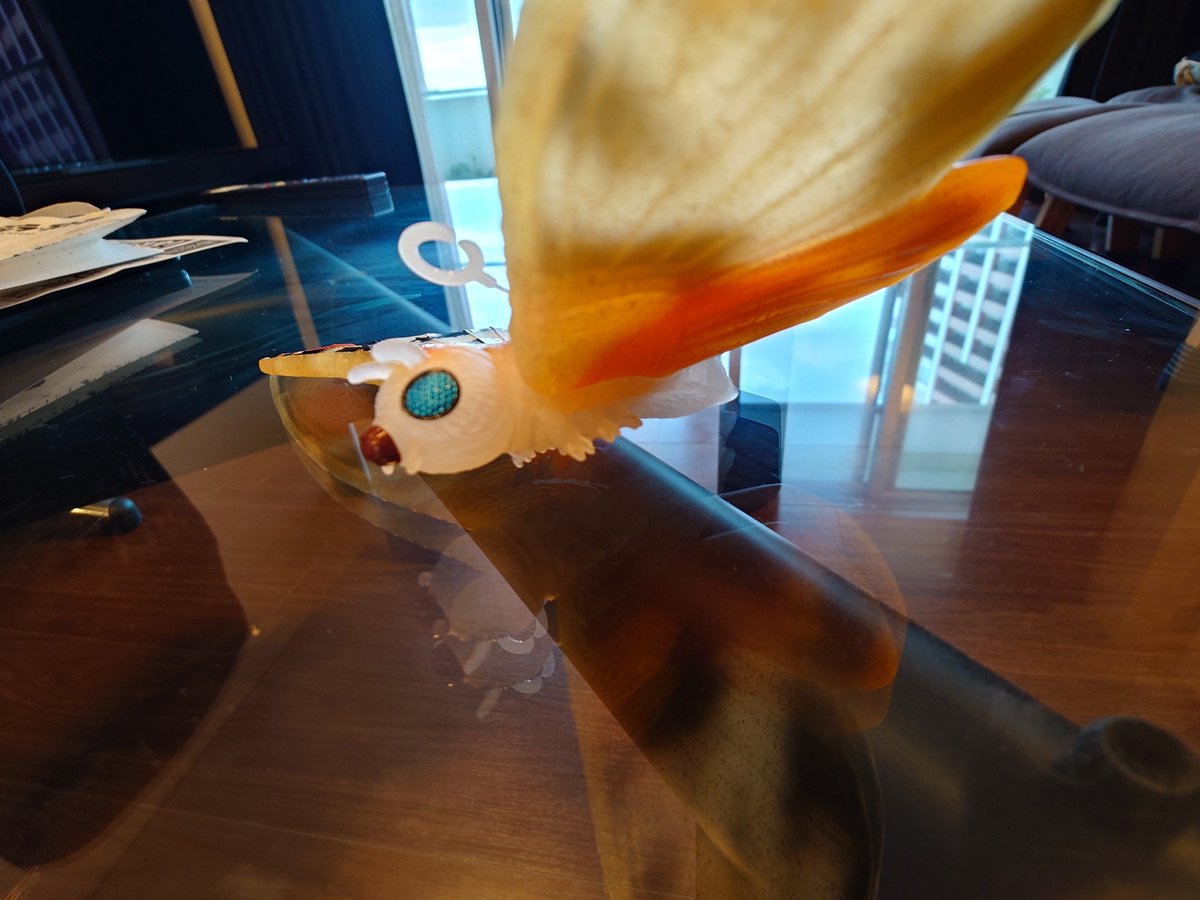 godzilla_fast's tweet photo. ゴジラストアShibuyaでマイゼロの限定ショッパーとモスラ鱗粉攻撃Verとマイゼロカウトダウンカードとスタンプ第二弾ゲット✨
なにこのショッパー！！
めっちゃ男前なマイゼロ様すぎてムリー✨
ちびゴジラのスタンプ渋谷ギャル風なの？w
モスラが美しぃ✨
#ゴジラ
#godzilla https://t.co/mbujJk9fLP