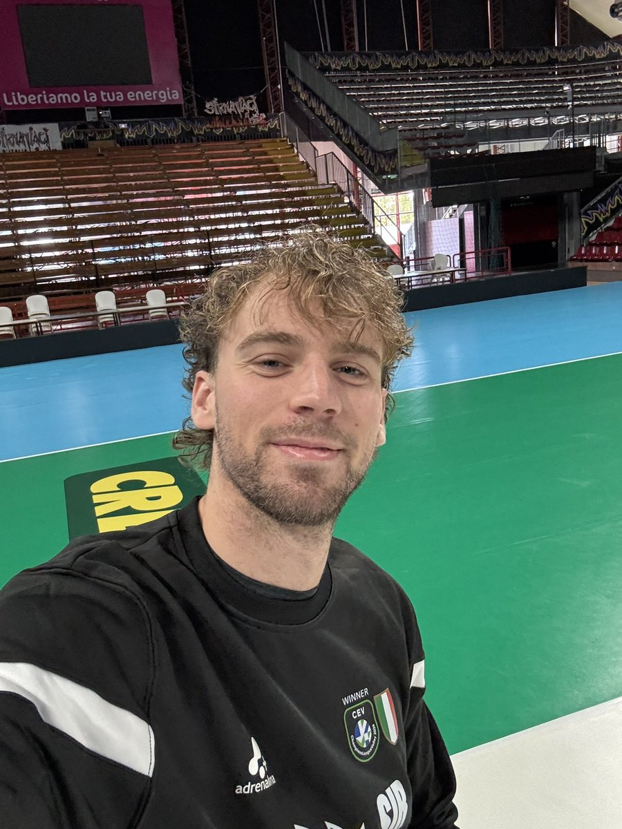 SIRVolleyPG's tweet photo. 🏟️ 𝐖𝐞𝐥𝐜𝐨����𝐞 𝐇𝐨𝐦𝐞 @ferre_reggers!
#BlockDevils https://t.co/Og1HzTT82s