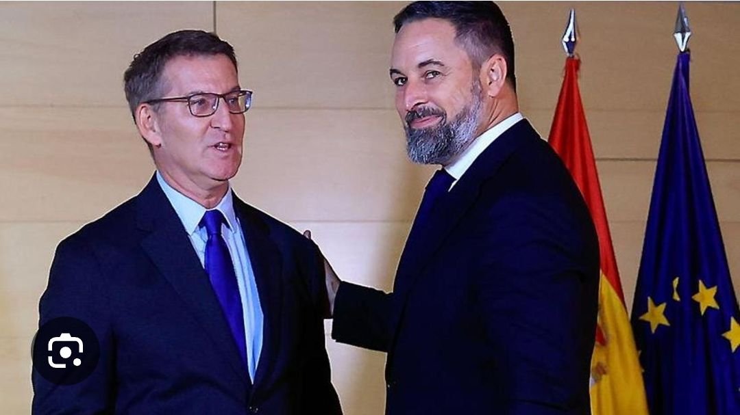 ELTOLAVARA6's tweet photo. Abascal,desde su Casoplon de más de 1 Millón de euros y Feijoo desde su Mansión de 20.000 euros de alquiler mes..Van a votar hoy con sus amigotes millonarios los fondos buitre para que sigan sacando a ancianos a rastras de sus casas...Gracias al voto de millones de fachapobres. https://t.co/duOudr31uy