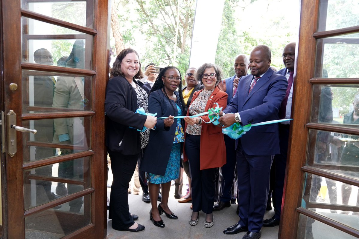 FAOLandWater's tweet photo. 🇰🇪 KALRO Kabete soil lab, renovated through #SoilFER with US support, was unveiled with Kenya’s Agriculture Cabinet Secretary Hon. Sen. Mutahi Kagwe @CS_MoALD, @NBerrahmouni, @ZimudziFarayi & Melanie Thurber of @USEmbassyKenya.
🌱 Better soil data, better farming decisions. https://t.co/LZHl39HW1o