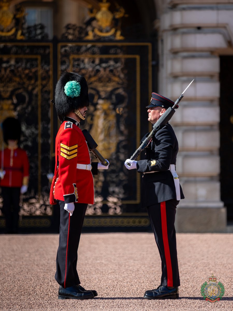 Proud_Sappers's tweet photo. @26EngineerRegt honoured to mount the king’s Guard at Buckingham palace today, do stop by to support our sappers if you are in the area https://t.co/vbE5V1wkQE