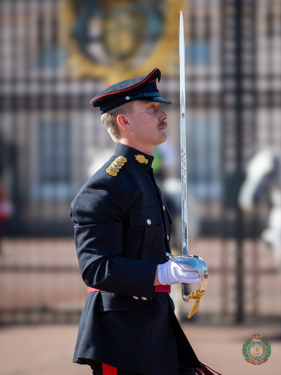 Proud_Sappers's tweet photo. @26EngineerRegt honoured to mount the king’s Guard at Buckingham palace today, do stop by to support our sappers if you are in the area https://t.co/vbE5V1wkQE