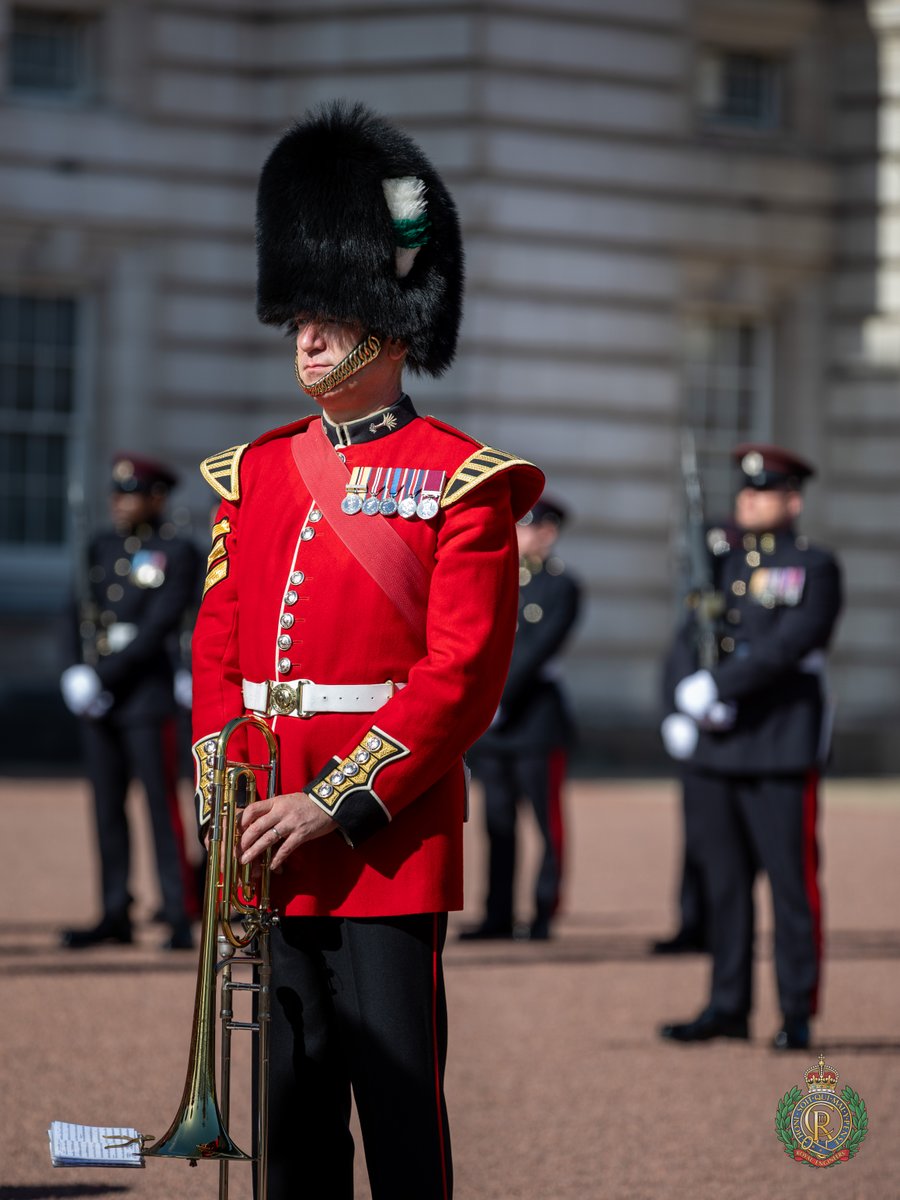 Proud_Sappers's tweet photo. @26EngineerRegt honoured to mount the king’s Guard at Buckingham palace today, do stop by to support our sappers if you are in the area https://t.co/vbE5V1wkQE