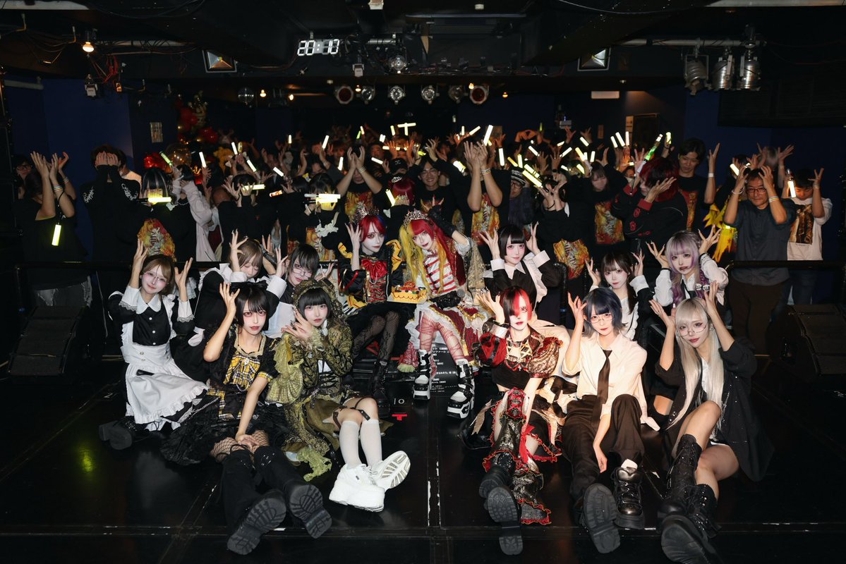gimmick__info_'s tweet photo. ︎ギミック  雷神キラリ生誕祭
『狂神輝劇団⚡︎《建国編》』 

『狂神輝劇団⚡︎《建国編》』⚡️
ありがとうございました‼️
単独の生誕祭は今年で2度目、初の地東京、初めてゲストさんをお招き、リベンジ＆初のソロ、生誕プロデュース曲の作詞、振り付け、だとか僕にとっても皆にとっても"挑戦"するきっかけになったと思う⋆˚꩜｡
そんな大切な時間を出会ってくれた皆と過ごして過密スケの中自分自身乗り越えてこれて本当に良かったなー、、❤️‍🔥皆が思ってる倍この今を大切にしてるし有難みを感じながら活動出来ていると思います本当にありがとう🤩だめだ、僕の事は誰にも止められない‼️‼️願いは未来を超えてゆく、限界のその先へ______ずっしょだよ❣️だーーーーーいすき本当に‼️
𝒀𝑶𝑼ⓐⓡⓔ𝐤𝐢𝐧𝐠 雷神キラリ様 ✴︎ .。

#ギミック
#gimmick
