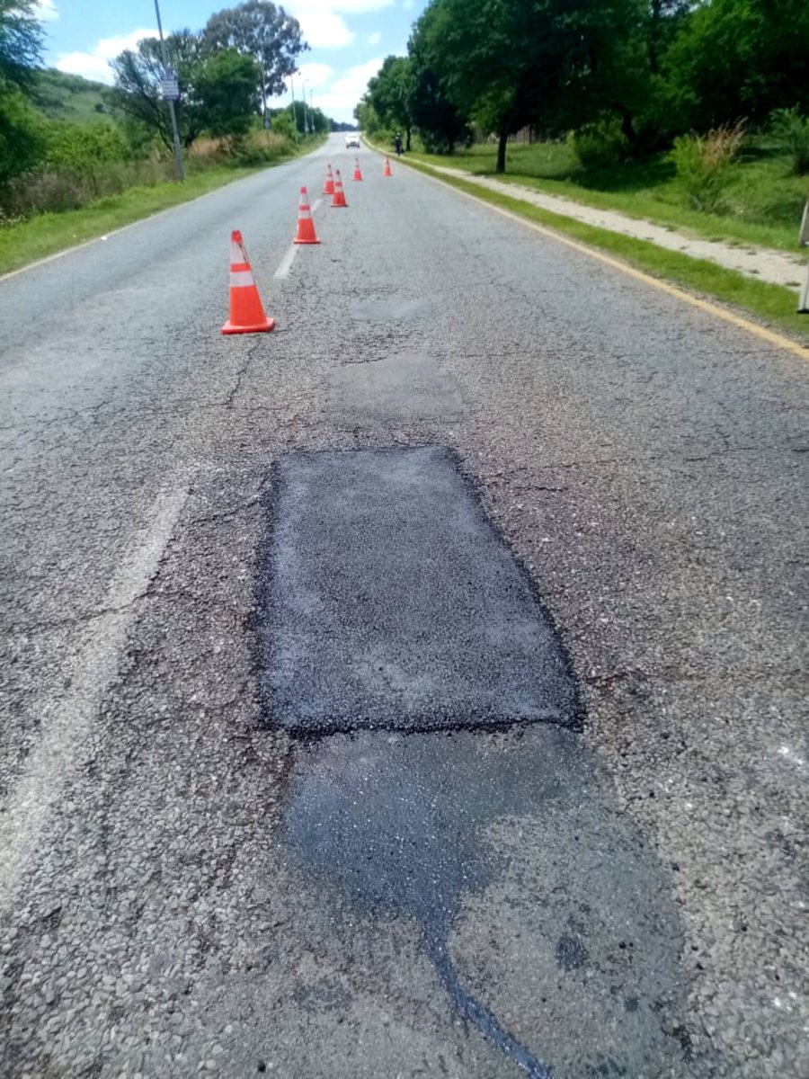 MyJRA's tweet photo. @CityofJoburgZA @Kenny_T_Kunene @_ArriveAlive @JoburgMPD @CRUM_CoJ @RegionF_Joburg @CityofJoburgEMS Also in Region F, JRA teams patched pothole along Impala Road in Kibler Park to improve road safety and mobility. #JoburgServices https://t.co/3Xb7LG16p9