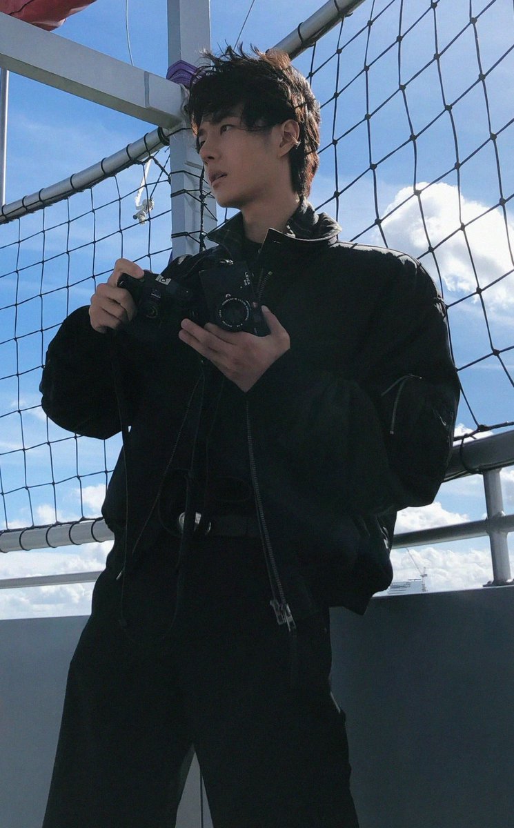 Okcd_aktf's tweet photo. MORE HANDSOME WANG YIBO WITH FLUFFY CURLS! HIS VISUAL! 😭 https://t.co/6T4bPthUsK