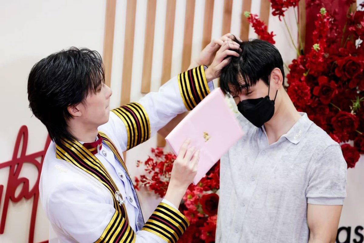 AiChan4Q's tweet photo. When reality is far more sweeter than a dream, who wanna go dreaming?

#PoohGraduationDay 
#poohpavel
#ppoohkt
#pavelphoom https://t.co/GdJskXqaqz