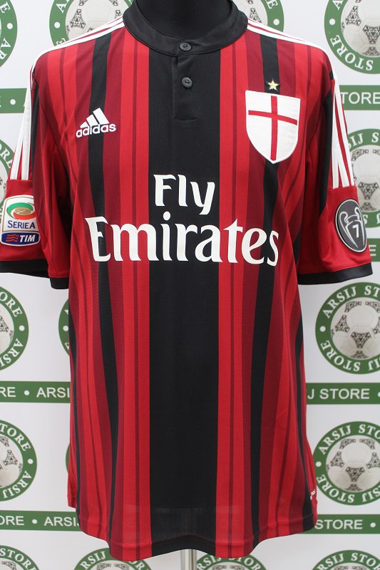 Emiliangiolo's tweet photo. Onestamente io non vorrei più vedere al Milan lo sponsor tecnico che ha partorito questa cosa qui. https://t.co/zim4XFwbxR