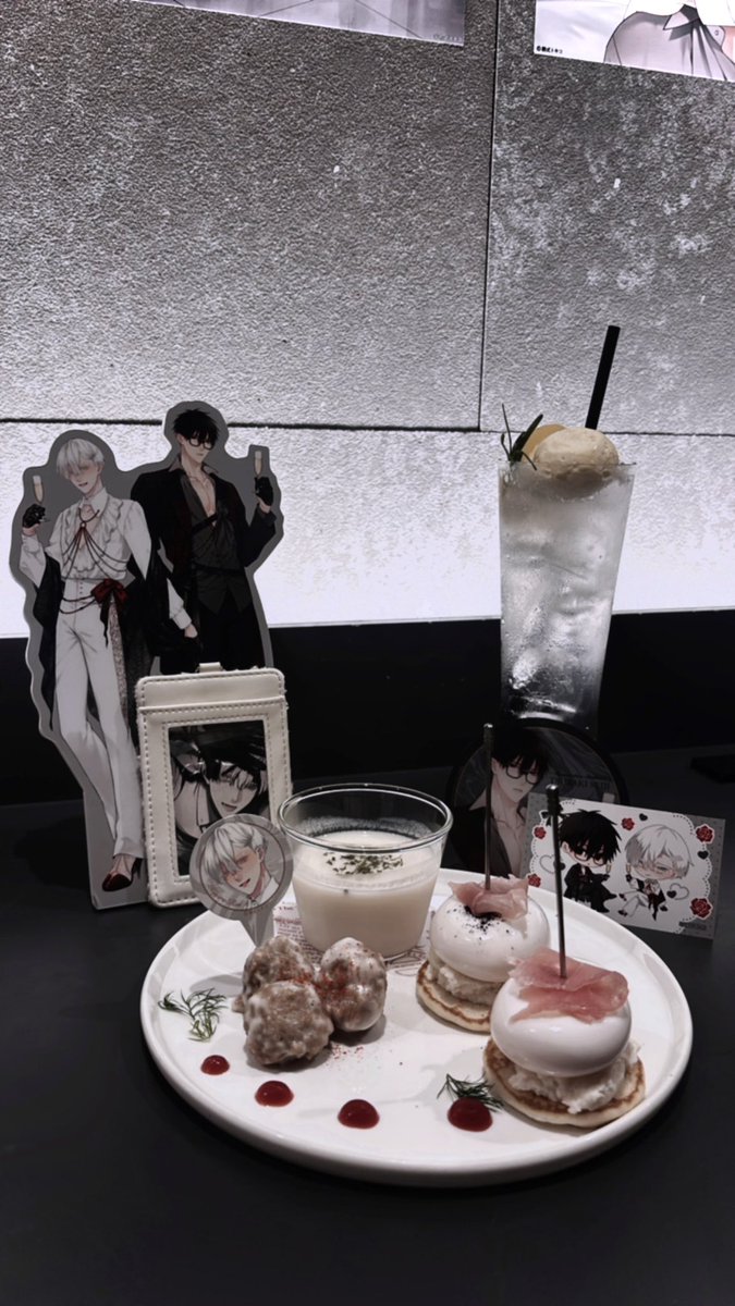 sora112130's tweet photo. 大好きな2人に会ってきた⬇️
加白推しなので、加白概念で全身白にしました🤍✨️
どこ見ても2人がいて、最高の空間でした˖ ࣪⊹˖ ࣪⊹
 #花の芥  
@krsk_info https://t.co/LxZrpuZLng