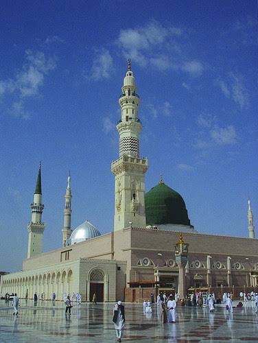 Sohaybov's tweet photo. حسبنا الله ونعم الوكيل، 
من أسبوعين نسمع عن استهداف بيت الله الحرام واليوم نسمع عن استهداف بيت رسول الله صلى الله عليه وسلم.

اللهم من أرادنا وأراد بلاد المسلمين بسوء، فأشغله في نفسه ورُد كيده في نحره واحفظنا واكلأنا برعايتك ورحمتك https://t.co/x3azRgmFit