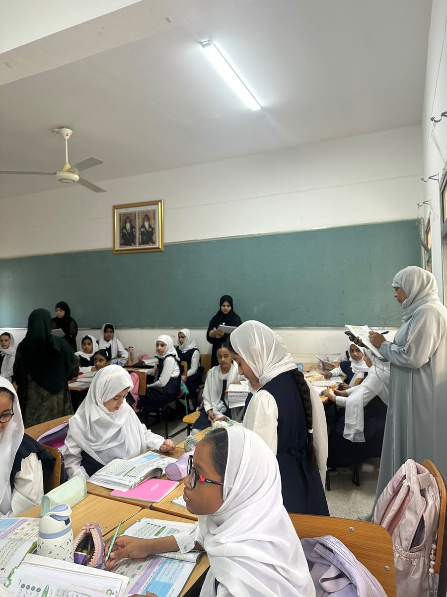 EduGovMct1543's tweet photo. ✨ انطلق فريق التقويم والتطوير في تنفيذ جولات التعلّم؛ للاطلاع على الممارسات الصفية، ورصد جوانب التميّز وفرص التحسين، وتبادل الخبرات بما يسهم في تطوير الأداء التعليمي وتعزيز تعلّم الطالبات. https://t.co/ADRF7V0Qy8