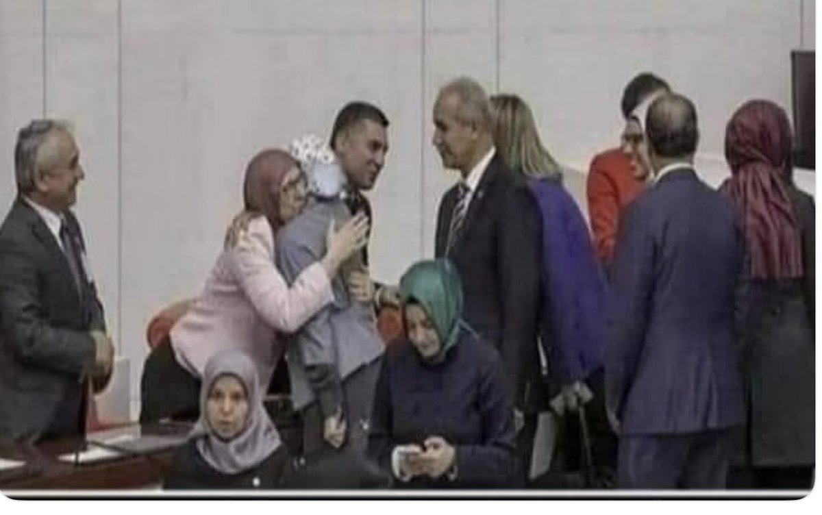 Albayim100's tweet photo. "Hiçbir şey bana 45 öğrenciye te*avüz edilen Ensar Vakfı'nın soruşturulması reddedildiğinde bakanların girdiği tebrik kuyruğunu unutturamaz.

Siz Müslüman değil, Müslümanlığı çıkar uğruna kullanan şeytanlarsınız!" https://t.co/r41jAvkXfu