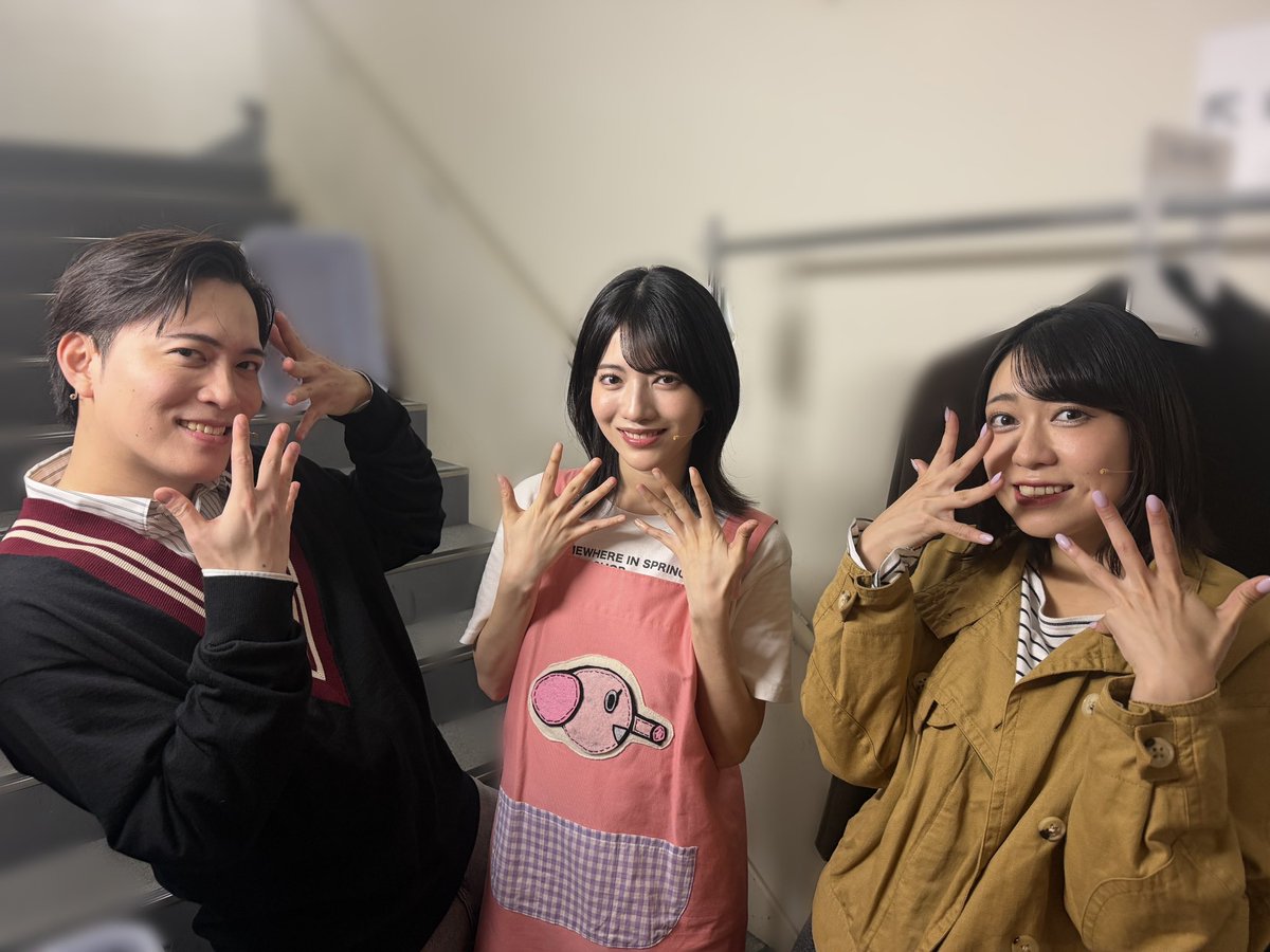 kyon_kyon04's tweet photo. ミュージカル『#民王』

マチネ、ありがとうございました〜

そしてそして本日は林瑠奈さんの誕生日だそうで！！！
おめでとーーーう🎉
いつもキラキラ眩しすぎる真衣ちゃんとその友だちで😆😆😆

#林瑠奈 さん
#丹治聡美 さん
#趙京來
#ミュージカル民王 https://t.co/QlkJb9Wuxc