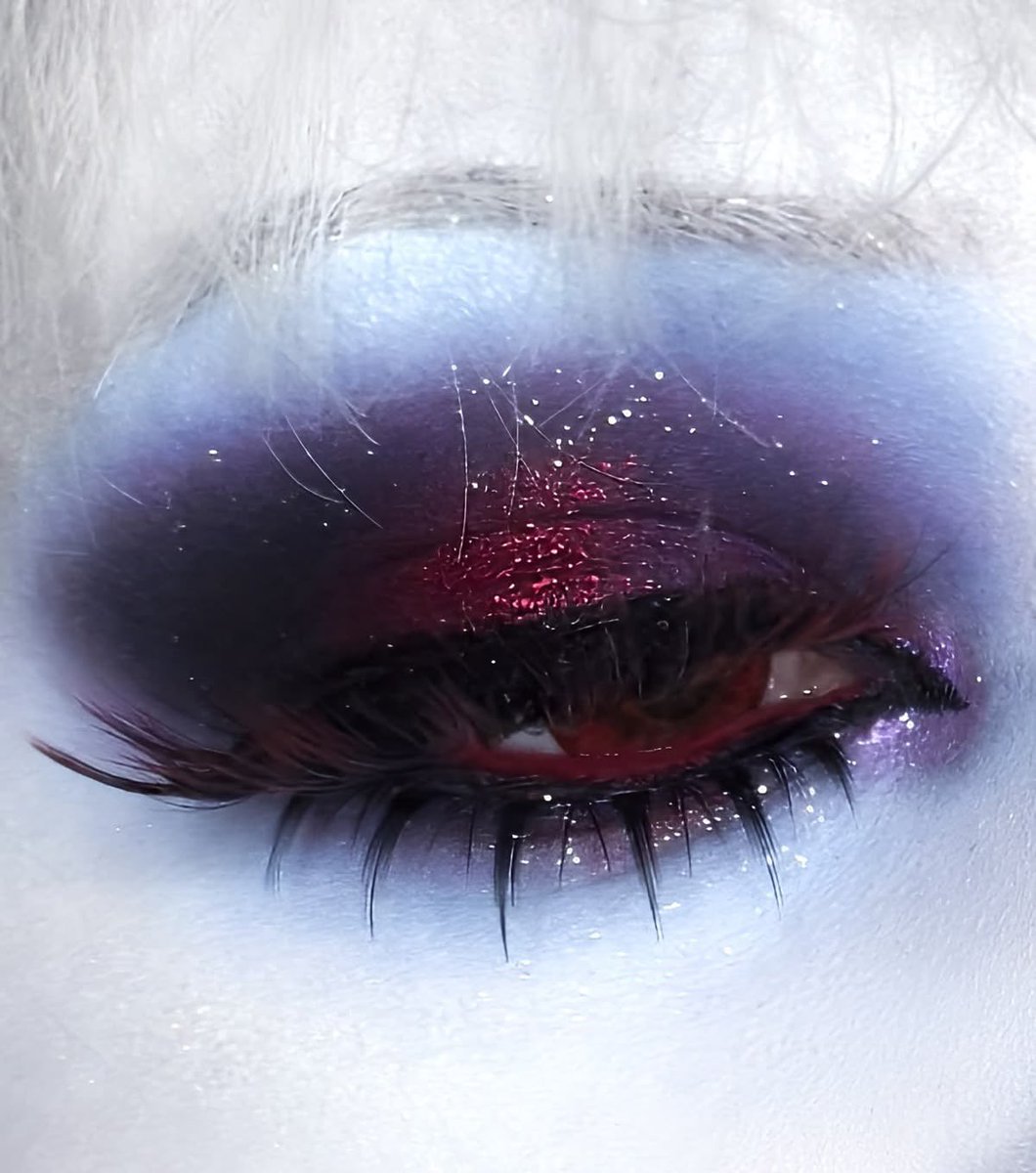 evergreenhues's tweet photo. Vampy Glam https://t.co/9dHTf5herk