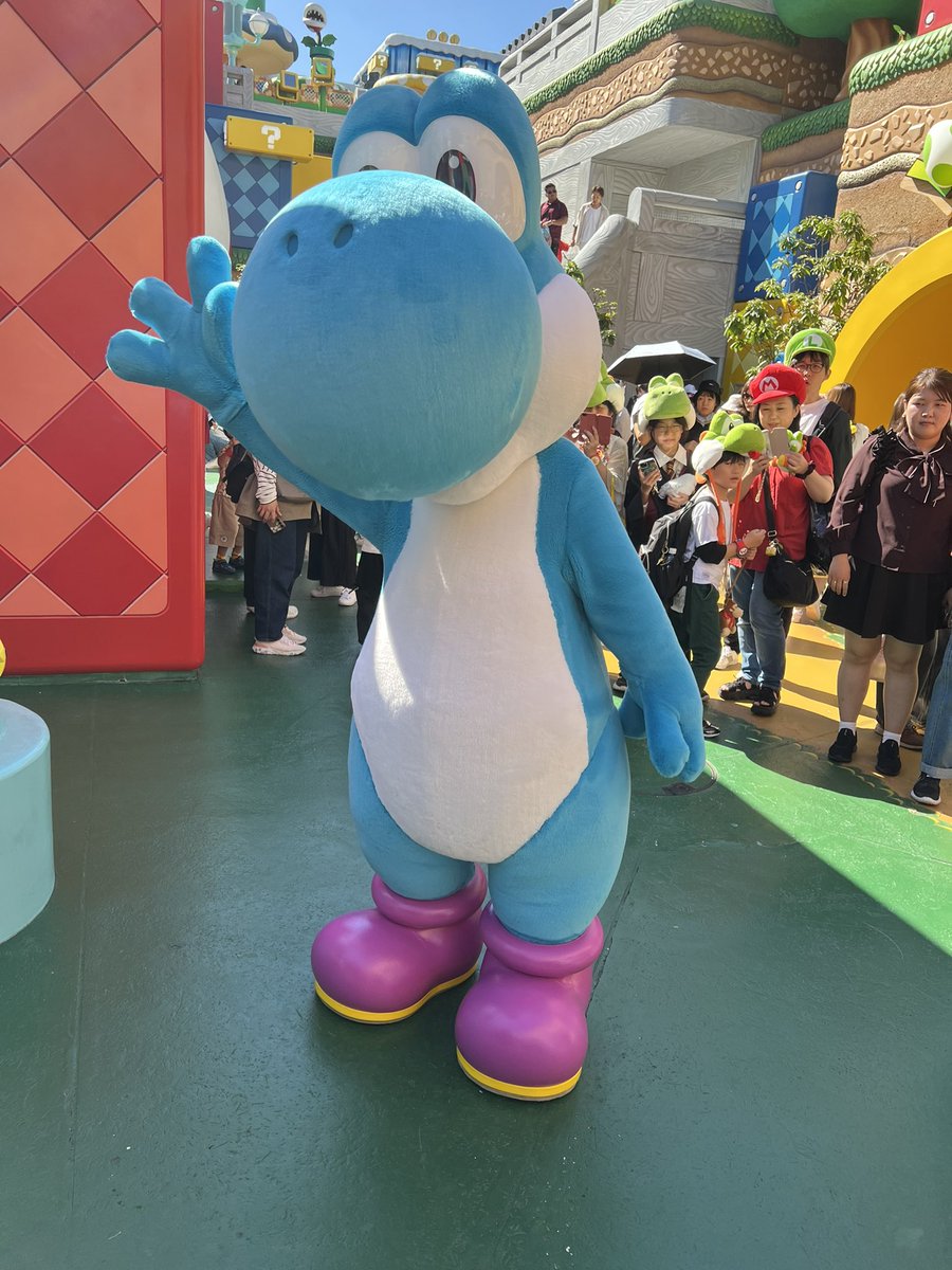 san29182880's tweet photo. 今日は朝からユニバに来てたよ。ニンテンドーワールド行ったらまだ会えてなかったみずいろヨッシーに出会えたよ！すぐに帰っちゃったけど会えてよかったよ https://t.co/rRbaWiEsBN