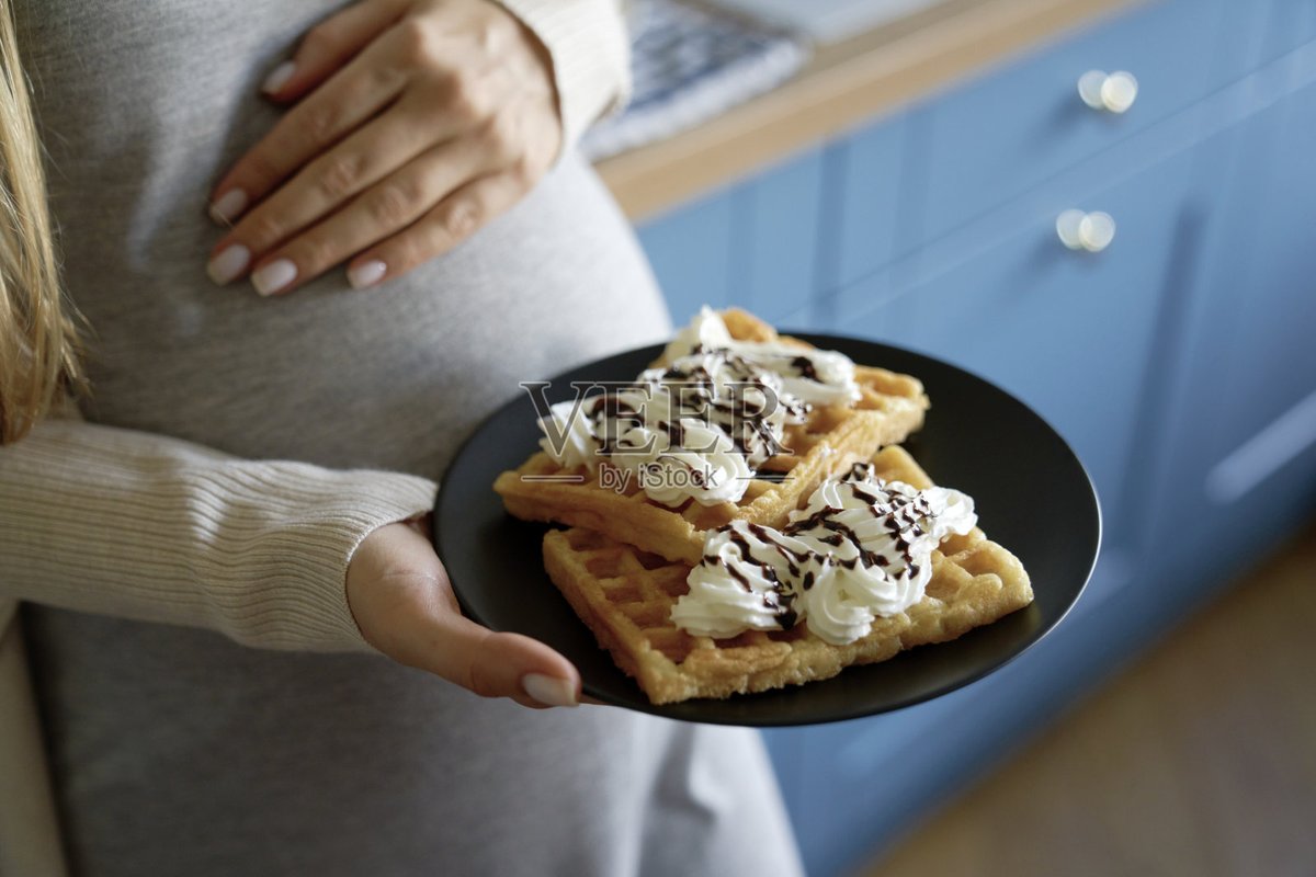ZenithLensz3fu's tweet photo. The kind tang pastry chef's wife has a tender pregnancy. https://t.co/eh3StESGNZ