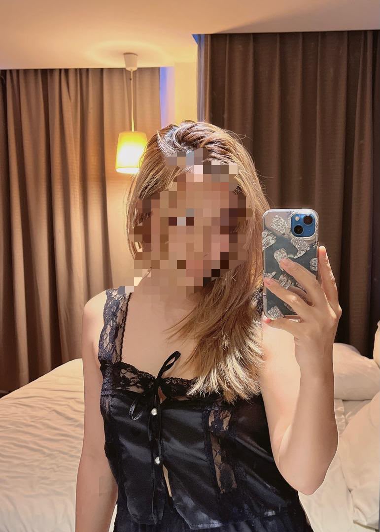 ellysaps's tweet photo. Hotel room, bad intentions. 😏🔥 https://t.co/SzQNmReRNu
