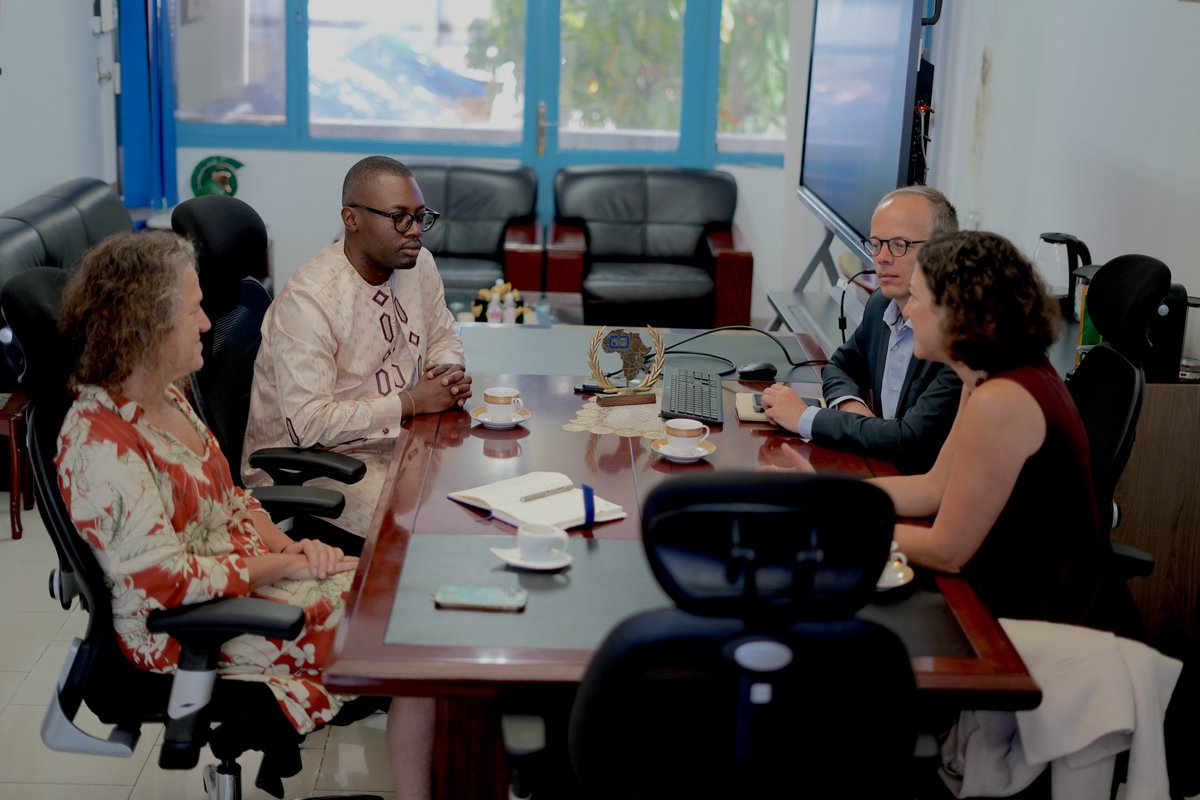 OMSRDCONGO's tweet photo. Dre @anne_anciiaWHO, Représentante de @OMSRDCONGO, a échangé avec l’équipe de @ITMantwerp🇧🇪 autour des priorités de recherche, d’innovation &amp; de santé publique en 🇨🇩. Une rencontre porteuse de perspectives pour renforcer la collaboration au service de la santé des populations. https://t.co/gHgdAZpG6t