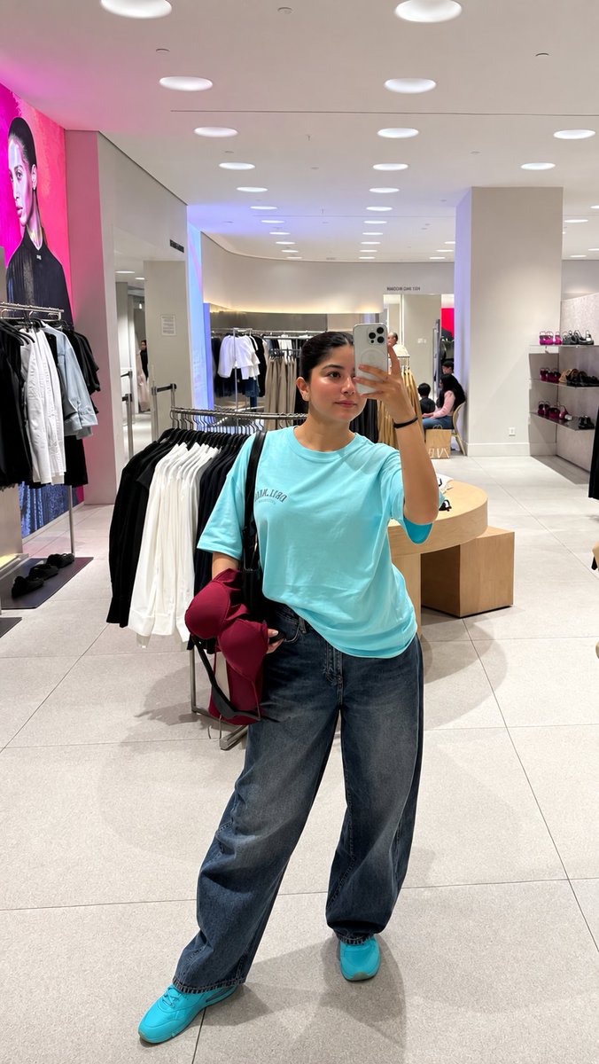 Aarnikaaross's tweet photo. Just a little shopping a little me time and a lot of good vibes ✨🛍️ 

.
.
.
.

#ShoppingMood #MeTime #GoodVibes #FashionDiaries https://t.co/Do3xM6Y0Ri
