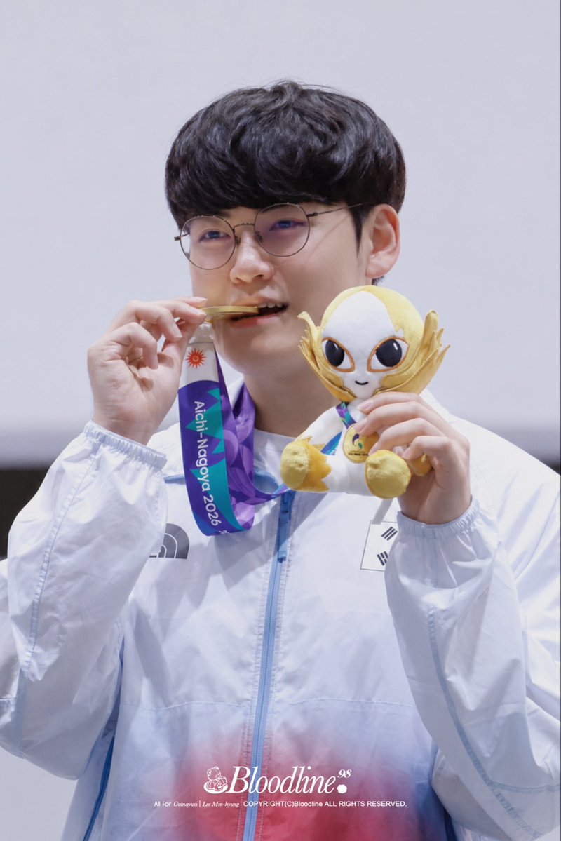 Bloodline_GU's tweet photo. 261002 아시안게임

🏅HQ

금메달 냠냠 😋

#Gumayusi #구마유시 #이민형
@gumayusi_min https://t.co/TXnSf1GswQ