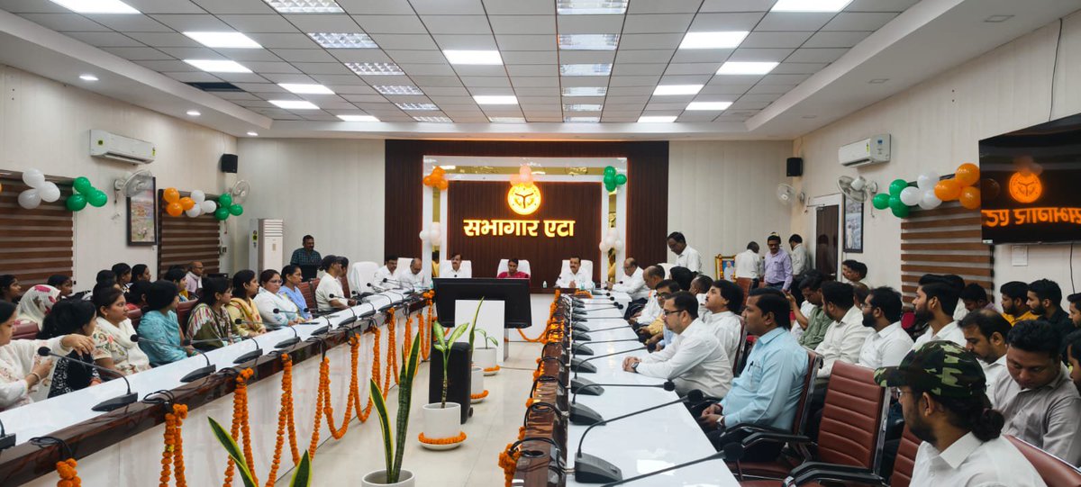 DM_Etah's tweet photo. राष्ट्रपिता महात्मा गांधी जी एवं लाल बहादुर शास्त्री जी की जयंती पर जिलाधिकारी एम. अरुन्मोली द्वारा कलेक्ट्रेट सभागार में माल्यार्पण कर श्रद्धासुमन अर्पित किए गए तथा विचार गोष्ठी के माध्यम से उनके आदर्शों एवं विचारों को आत्मसात करने का संदेश दिया गया।

@CMOfficeUP  @InfoDeptUP https://t.co/3c0ieyRWbo