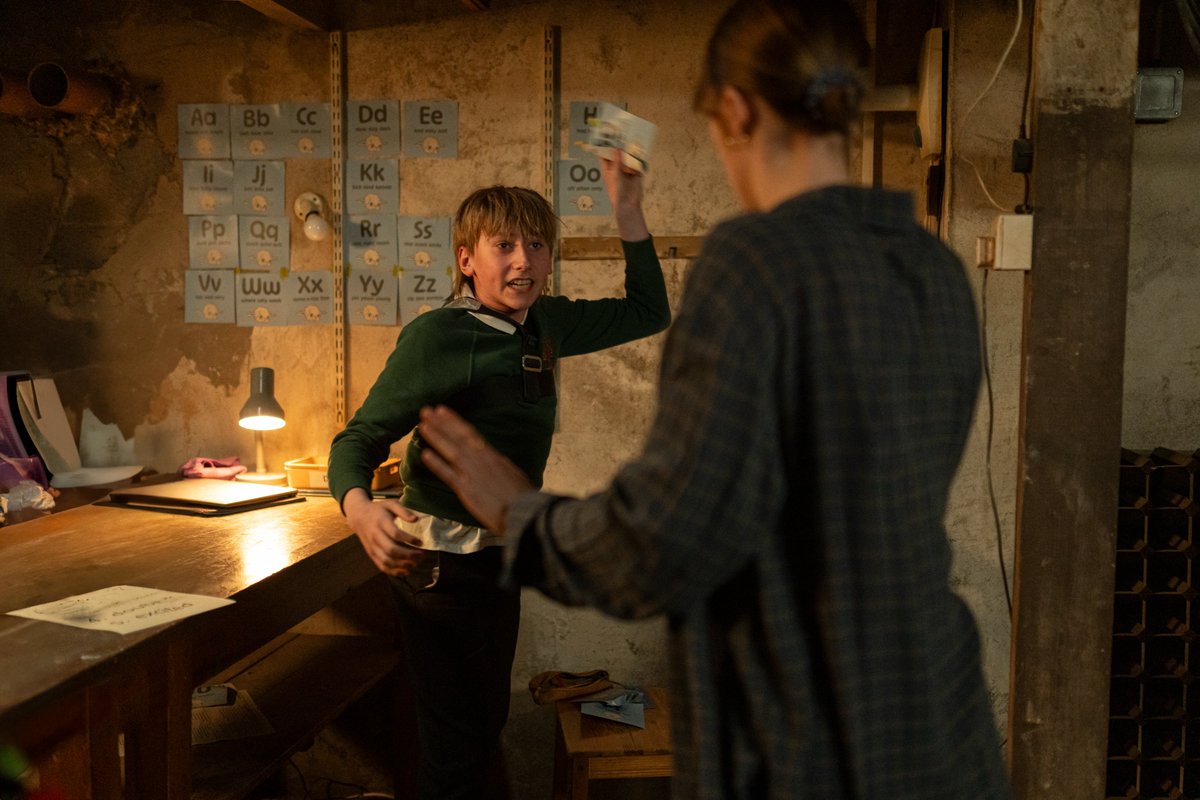 paramount_spain's tweet photo. ¿Hasta dónde llegarías para recuperar el control de tu clase? Saoirse Ronan es María en #BadApples 🍏 ¡YA EN CINES! https://t.co/P6f1hfx3pw