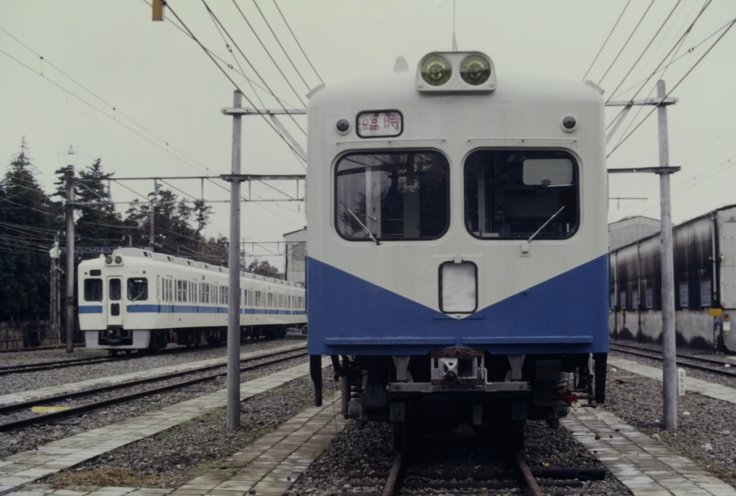 ABFM2200's tweet photo. 【活動報告更新】
2200形を今回知っていただいた方のために、2回に分けて小田急線の電車であるデハ2211・2212が山梨の富士急行線を走っていた理由と、「第二の人生」をご紹介します。

2600形に始まった小田急線の車両の大型化とは？
https://t.co/N0c97TjKsR
早期修繕と未来へ、ご支援お願いします。 https://t.co/LIFLOcylID