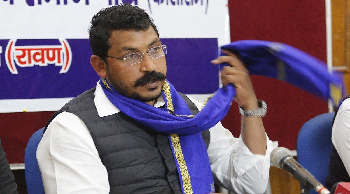 KreatelyMedia's tweet photo. 🚨 Ghaziabad MP-MLA Court issued a non-bailable warrant against Nagina MP Chandrashekhar Azad.

Court ordered attachment of his property after he repeatedly skipped hearings in an 8-year-old Sahibabad case of allegedly slapping a youth at a wedding (IPC 323, 505). https://t.co/TqP9eDEtEA