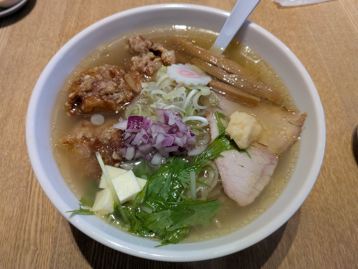 yusyuzu's tweet photo. #あずま食堂 @白河市
からあげ生姜ラーメン(塩味)

見返してみると最近白味噌と塩しか頼んでない記憶😅鶏胸肉のからあげとモッツァレラチーズ、おろし生姜が独特なスタンダード塩ラーメン🤩麺手打ちのが少し太くなった気がする🤔美味しいんですけどね😋次回はスタンダードな醤油にしよう🤩✨ https://t.co/ZzLV4Xlwtf