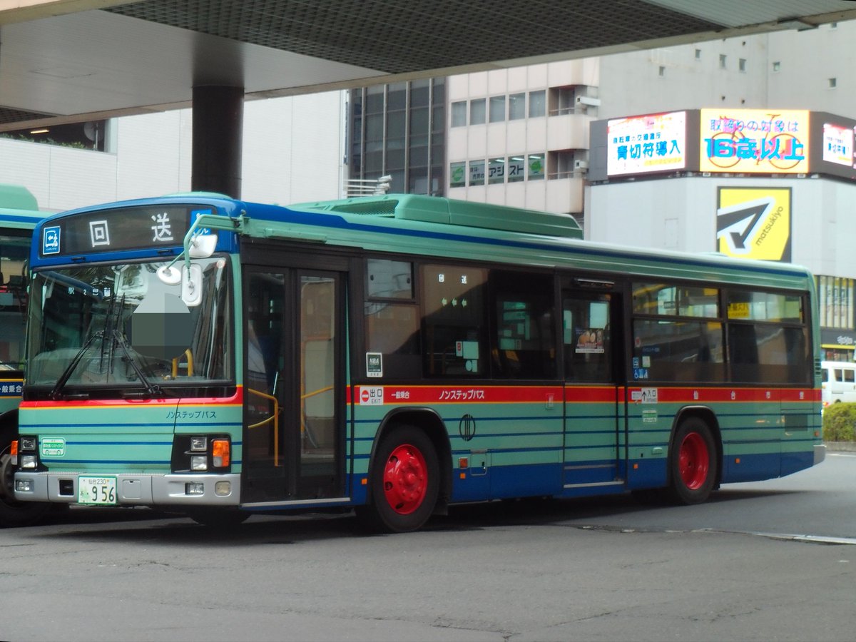 aomado_6593's tweet photo. #仙台市営バス 
仙台230あ956  PKG-LV234L2
2010年式 実沢営業所
仙台市営100周年記念復刻塗装(均一区外ワンマンバス)
・赤ホイール＋赤帯が目立つ復刻塗装車です。今回駅前で撮影できましたが大変目立っていました！ https://t.co/4sSC2FrxNf