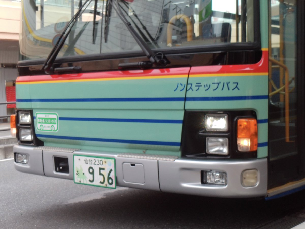 aomado_6593's tweet photo. #仙台市営バス 
仙台230あ956  PKG-LV234L2
2010年式 実沢営業所
仙台市営100周年記念復刻塗装(均一区外ワンマンバス)
・赤ホイール＋赤帯が目立つ復刻塗装車です。今回駅前で撮影できましたが大変目立っていました！ https://t.co/4sSC2FrxNf
