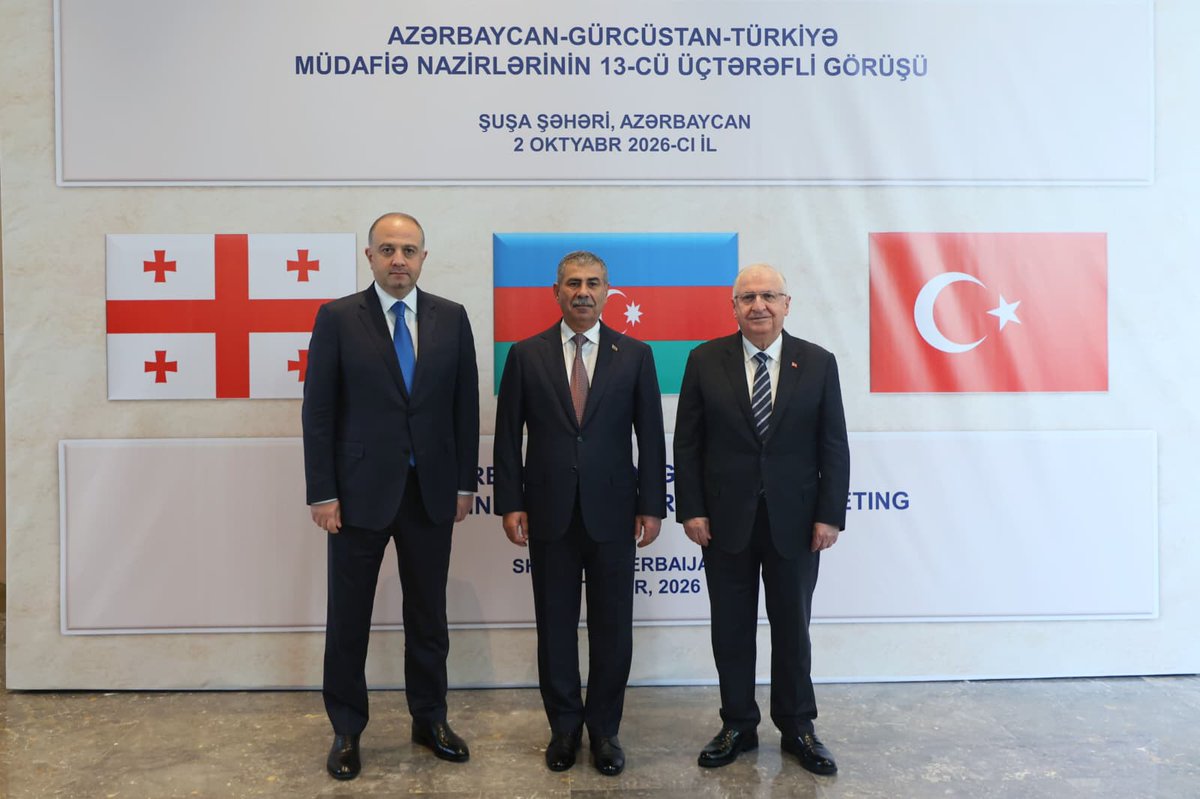 tcsavunma's tweet photo. Azerbaycan-Gürcistan-Türkiye Üçlü Savunma Bakanları Toplantısı Azerbaycan’ın Şuşa kentinde gerçekleştirildi.
Millî Savunma Bakanı Yaşar Güler, Azerbaycan Savunma Bakanı Orgeneral Zakir Hasanov ve Gürcistan Başbakan Yardımcısı ve Savunma Bakanı Irakli Chikovani başkanlığında gerçekleşen toplantının ardından her üç Bakan tarafından toplantı bildirisi imzalandı.
#MillîSavunmaBakanlığı
#YaşarGüler