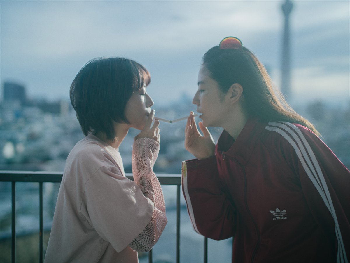 oricon's tweet photo. 長澤まさみ、柄本佑＆石橋静河が演じる
夫と恋人の魅力語る
『このごにおよんで愛など』場面写真も公開
https://t.co/7EnkesZ4ev
⠀
👤キャスト
長澤まさみ、柄本佑 、石橋静河
風間俊介、落合モトキ、松井ケムリ、のせりん
大西礼芳、渋川清彦、片岡礼子
⠀
#このごにおよんで愛など https://t.co/GGsrAyyp6a