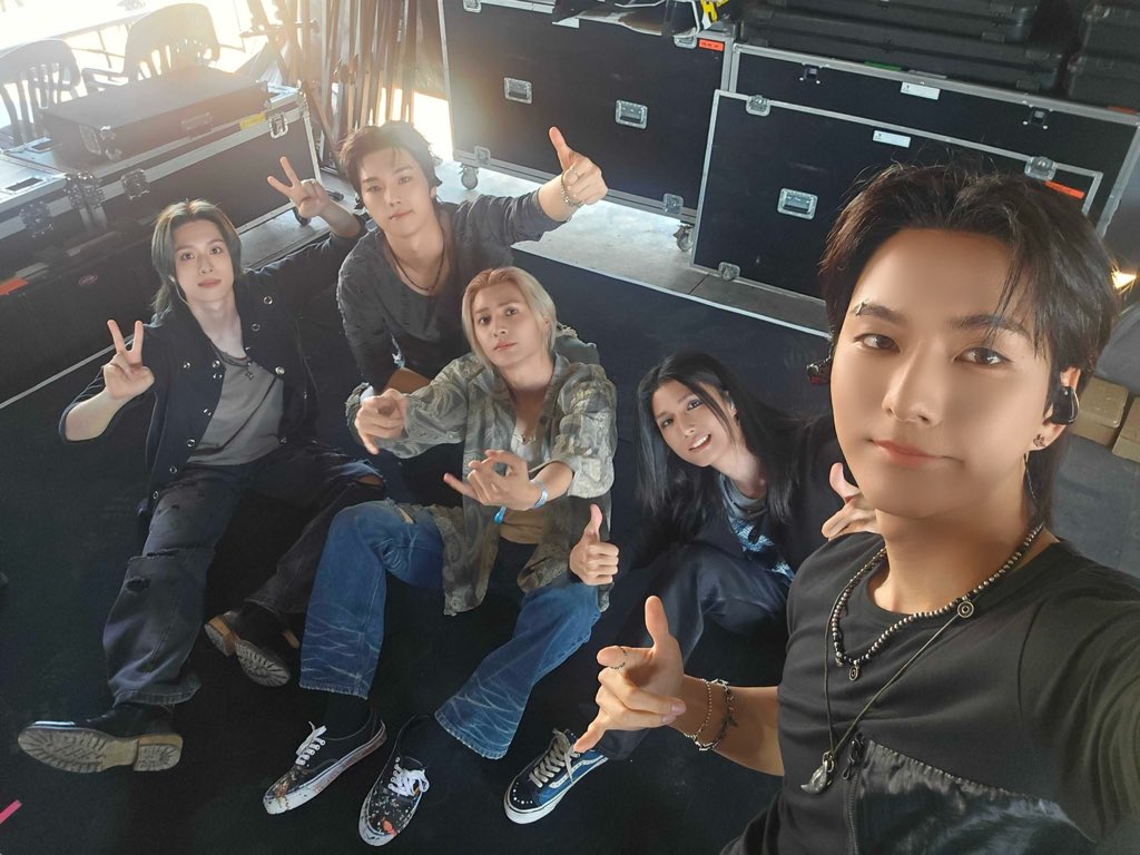 XH_official's tweet photo. [ #Xtra_Scenes ]

뜨겁게 불태운 부락페 🔥
빌런즈랑 뛰노니 FEELING NICE 하잖아!📢

#XdinaryHeroes #엑스디너리히어로즈
#WE_ARE_ALL_HEROES
#2026BIRF #2026부산국제록페스티벌 https://t.co/fsERBBHpep