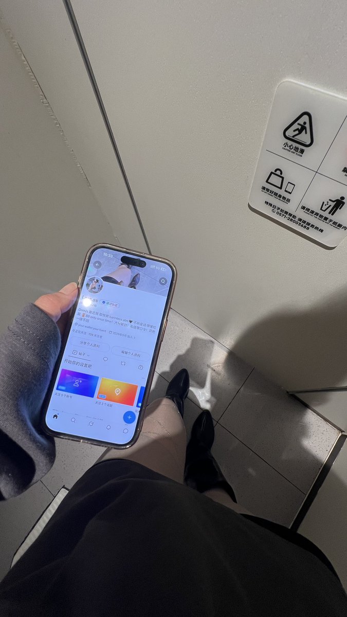 Laraw2iti's tweet photo. 想想你们这些傻逼把我奉为神跪在我脚底下当垫脚石就感觉爽，每个月工资全部上交，给你留个吃馒头的钱饿不死就行。还有那些贷款上贡的傻逼，把一切都奉献给我，花你钱都要感恩���德 哈哈哈 长得漂亮高级的女性就应该是你们这些傻逼的神。哦 对了，新号顺便验证一下。

#paypig #ATM奴 #贡畜 #傻逼提款机 https://t.co/kz4jcraFdw