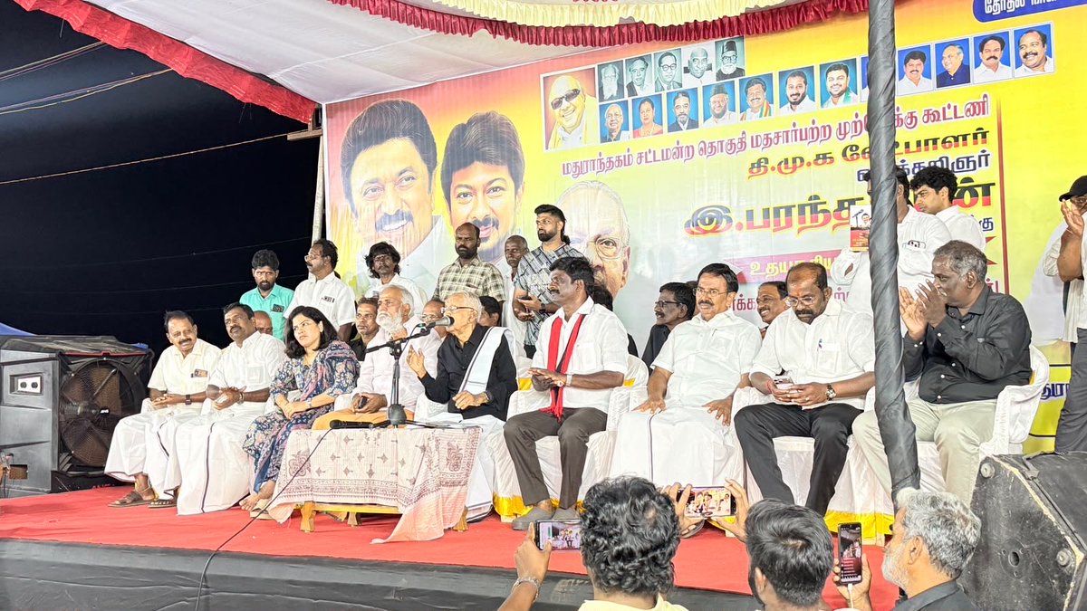 SalemRRajendran's tweet photo. கழகத் தலைவர் திரு.@mkstalin அவர்களின் வழிகாட்டுதலின்படி 

கழக வெற்றி வேட்பாளர் திரு. இ.பரந்தாமன் அவர்களை ஆதரித்து, திராவிடர் கழகத் தலைவர் ஆசிரியர் ஐயா கி. வீரமணி அவர்கள் மற்றும் முன்னாள் அமைச்சர் அண்ணன் திரு. எ.வ. வேலு ஆகியோர் வையாவூர் – மூசிவாக்கம் பேட்டையில் நடைபெற்ற மாபெரும் பொதுக்கூட்டத்தில் பங்கேற்று வாக்குசேகரித்தனர். 

இக்கூட்டத்தில் சென்னை கிழக்கு மற்றும் சேலம் மத்திய மாவட்டங்களுக்கு ஒதுக்கப்பட்ட நெல்வாய், மங்கலம், கள்ளபிரான்புரம், ஜானகிபுரம், வையாவூர், சூரை, அண்டவாக்கம், புதுப்பட்டு, குன்னங்குளத்தூர், வீராலூர், நல்லூர், பெரிய வெண்மணி பகுதிகளின் 22 பாகத்திற்கு உட்பட்ட கழக நிர்வாகிகள், கூட்டணி கட்சி தோழர்கள் மற்றும் பொதுமக்கள் திரளாக பங்கேற்றனர்.