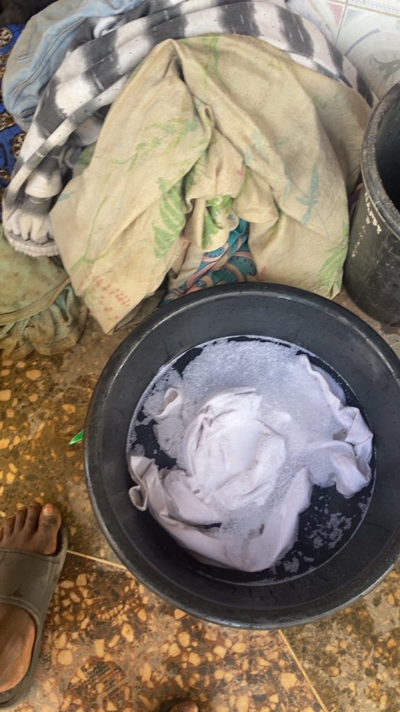 Prince1272565's tweet photo. Make I quickly wash clothes before I cook https://t.co/tonNifm5IK