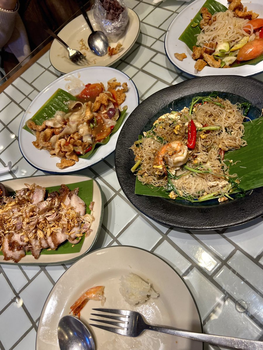 Hellobenz1's tweet photo. ชอบกินพาข้าวกับแซ่บอีลี่ อร่อยถูกปากก ปลาร้านัวว กินทีไรก็อร่อยทุกที ไอเลิ้ปป (🫠) https://t.co/inWKi8QH5F