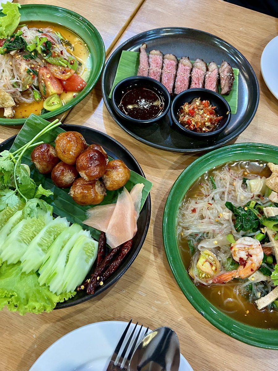 Hellobenz1's tweet photo. ชอบกินพาข้าวกับแซ่บอีลี่ อร่อยถูกปากก ปลาร้านัวว กินทีไรก็อร่อยทุกที ไอเลิ้ปป (🫠) https://t.co/inWKi8QH5F
