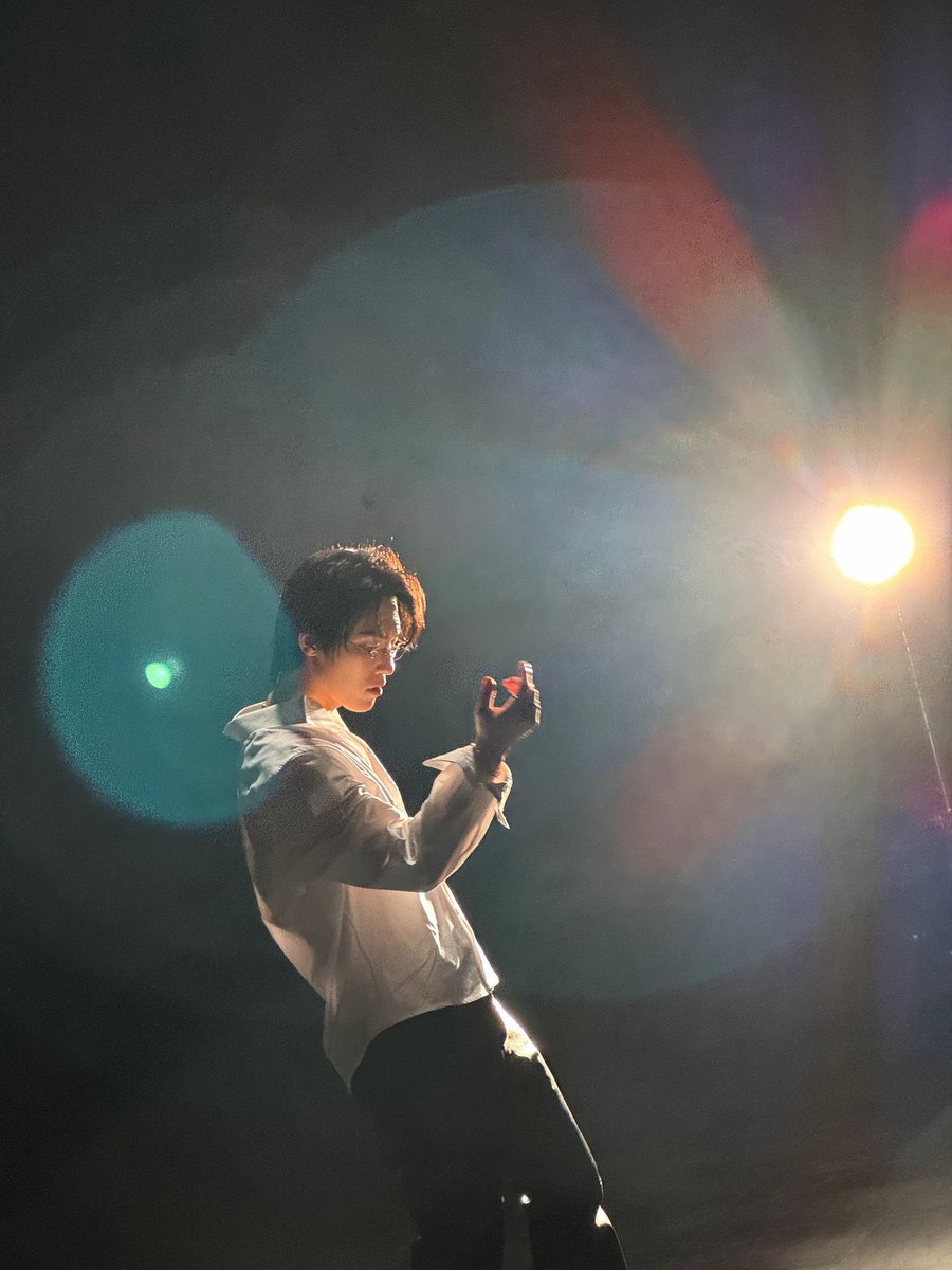 leejungchaan's tweet photo. Trying so hard to look decent and all that effort says is all. I’m very much impressed by the result. https://t.co/8uFGyztRwE