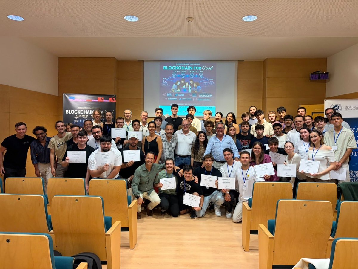 InformaticaUMA's tweet photo. 🏆 ¡Nuestros estudiantes ponen rumbo a Singapur! 🇸🇬

Javier Martín, Jorge Varea y Pablo Castellano (@informaticaUMA) ganan el hackathon #BlockchainForGood de la @catedrafintech tras diseñar soluciones blockchain para donaciones a ONG.
Representarán  a @infoUMA en la final ! 👏 https://t.co/7oHZxJVmbR