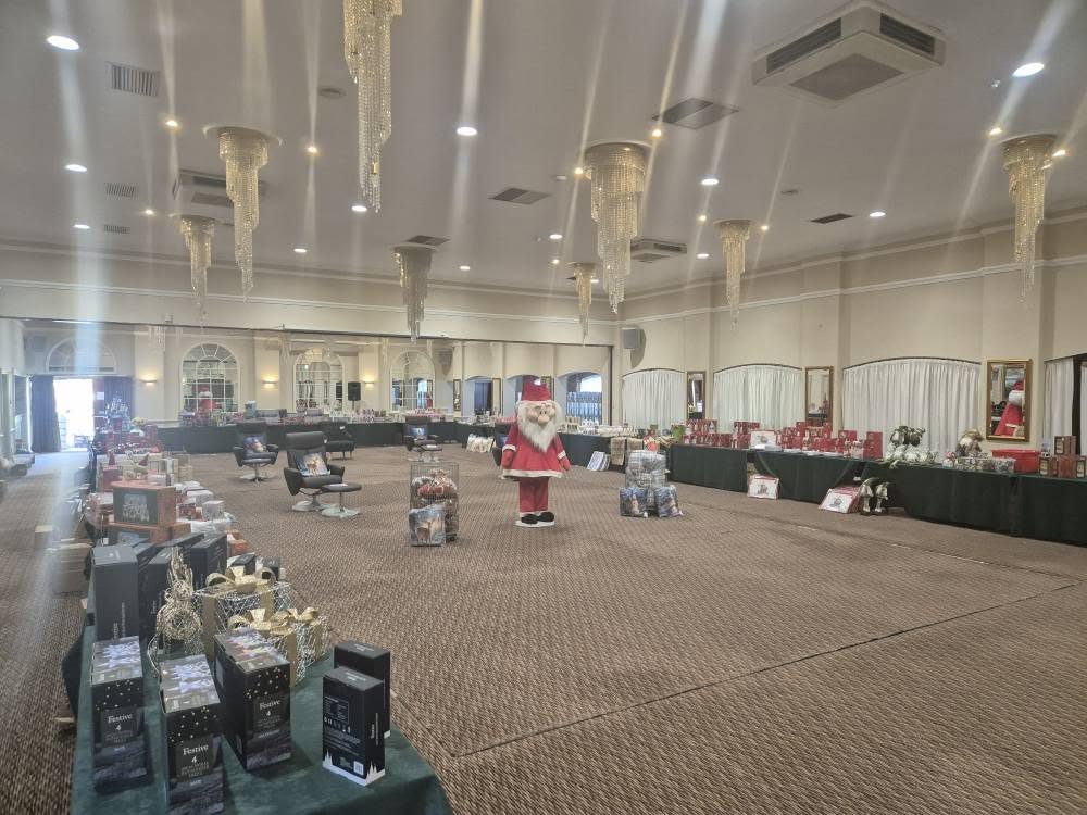 SDFHC's tweet photo. This month is our Winter Fayre! 💙❄️

Join us for a day of shopping that gives back -discover curated Christmas gifts and seasonal finds for the upcoming festive months, whilst supporting your local hospice! 

🎫 https://t.co/eyJTpesTIC https://t.co/XBMhjccdBb