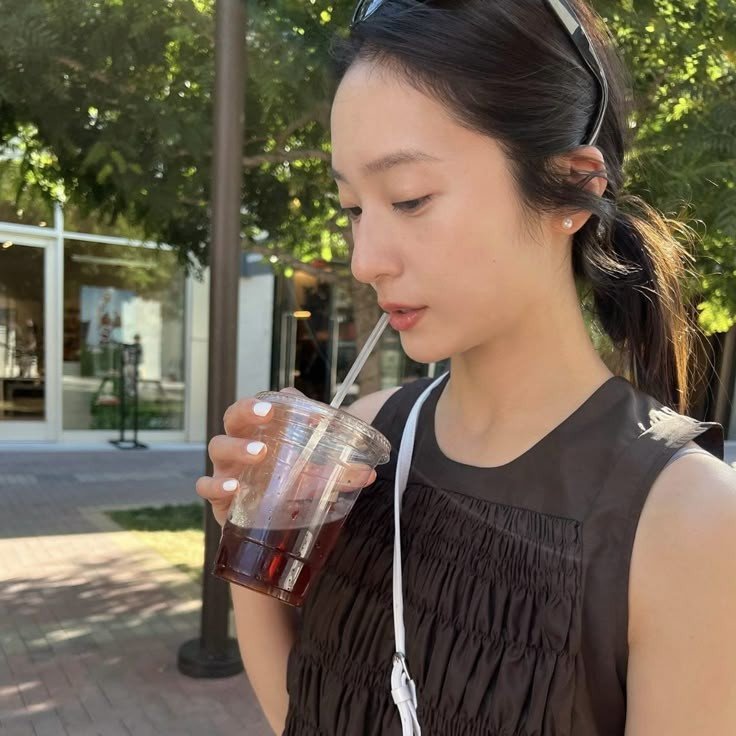 Kryustal's tweet photo. addict (a bit late, but happy #coffeday) ☕️ https://t.co/0ecQcCneMK