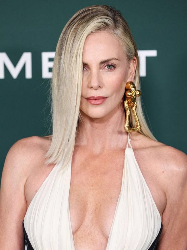 foronlyCharlize's tweet photo. CHARLIZE THERON https://t.co/0UwmE6qws2