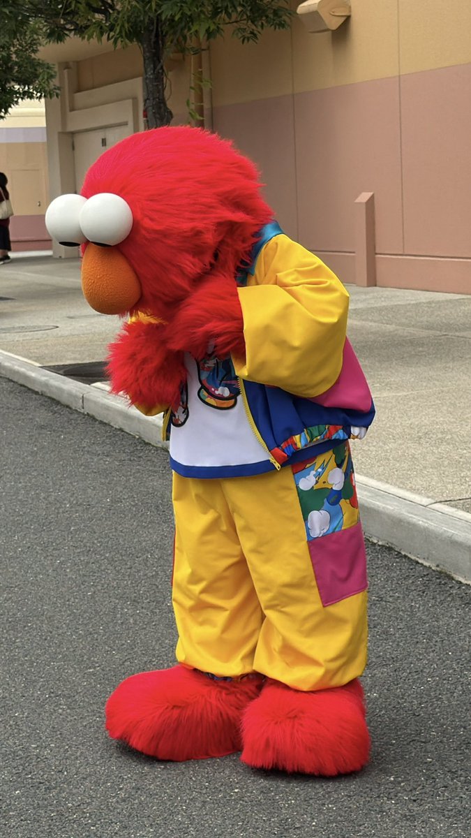 cheese1731's tweet photo. お店が閉まっててポップコーン🍿が食べれなくてモジモジしてたエルモくん👉👈

今度は美味しいポップコーン🍿食べれるといいね😋
#USJ #USJファン #セサミストリート https://t.co/K7osOJ0dod